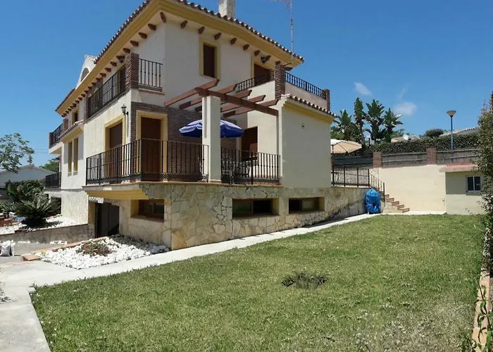 Precioso Chalet Con Mar A 50 Metros.